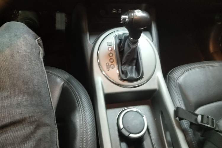 Used Kia Sportage R 2015 2.0L Automatic Two-Wheel Drive GLS Gear Lever