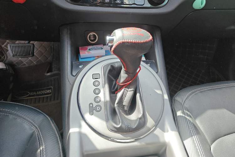 Used Kia Sportage R 2015 2.0L Automatic 2WD Premium Edition Gear Lever