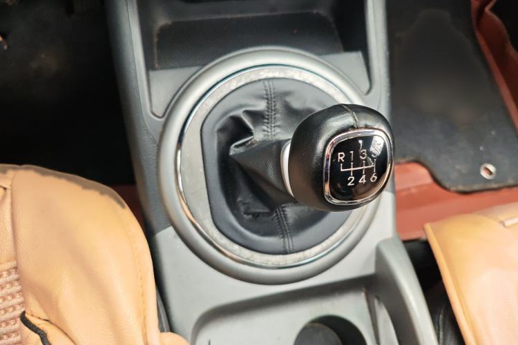 Used Kia Sportage R 2015 2.0L Manual Two-Wheel Drive GLS Trim Gear Lever