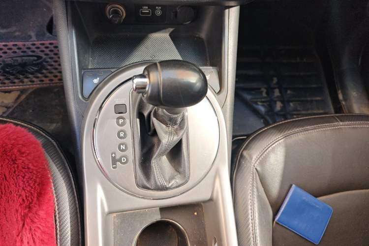 Used Kia Sportage R 2015 2.0L Automatic Two-Wheel Drive DLX Model Gear Lever