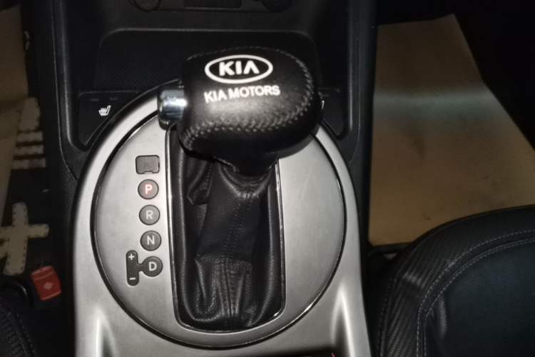 Used Kia Sportage R 2015 2.0L Automatic Two-Wheel Drive DLX Model Gear Lever