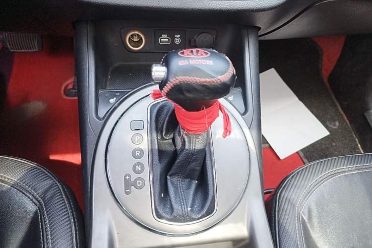 Used Kia Sportage R 2015 2.0L Automatic Two-Wheel Drive DLX Model Gear Lever