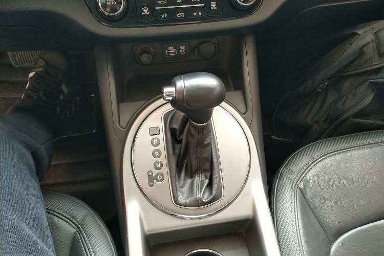 Used Kia Sportage R 2015 2.0L Automatic Two-Wheel Drive GLS Gear Lever