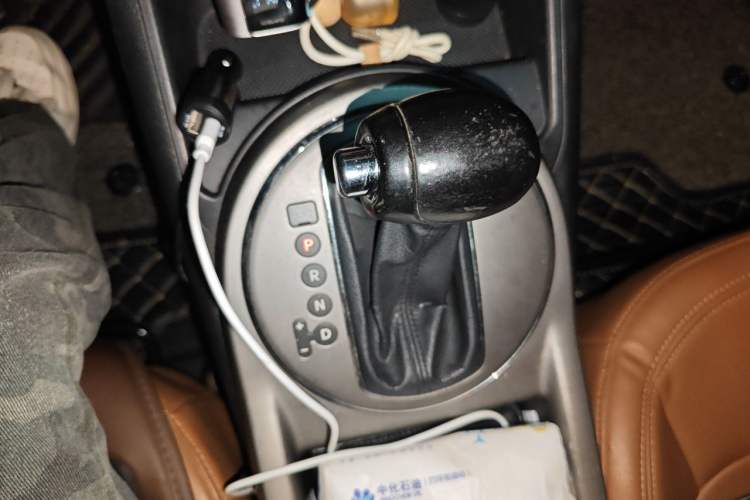 Used Kia Sportage R 2015 2.0L Automatic Two-Wheel Drive DLX Model Gear Lever