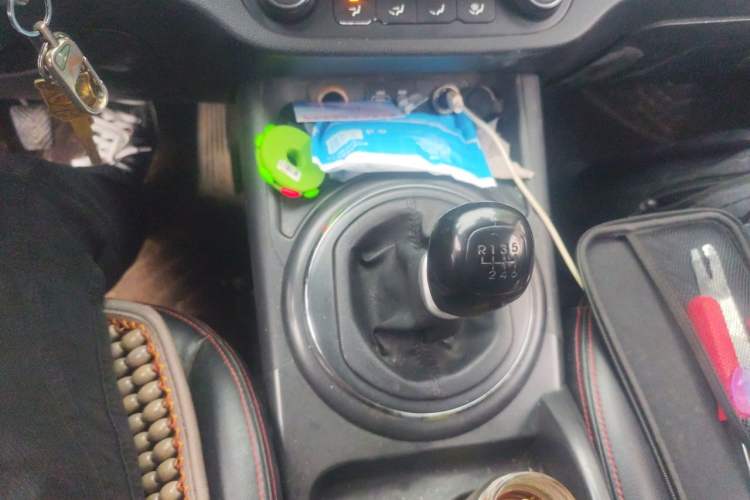 Used Kia Sportage R 2015 2.0L Manual Two-Wheel Drive GL Model Gear Lever