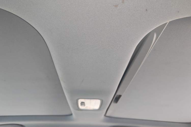 Used Kia Sportage R 2015 2.0L Automatic Two-Wheel Drive DLX Model Headliner