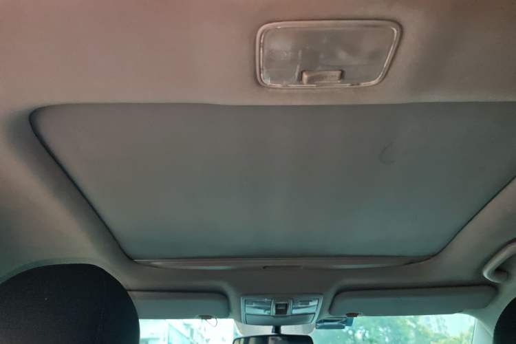 Used Kia Sportage R 2015 2.0L Automatic Two-Wheel Drive DLX Model Headliner