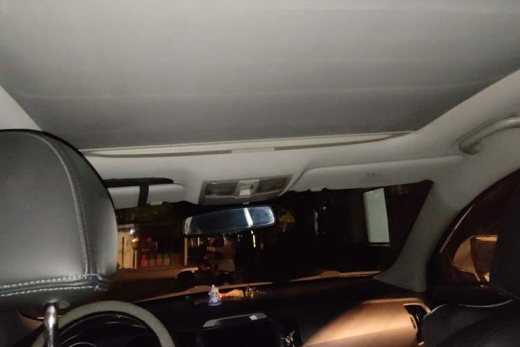 Used Kia Sportage R 2015 2.0L Automatic Two-Wheel Drive DLX Model Headliner