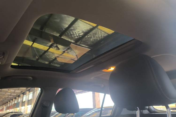 Used Kia Sportage R 2015 2.0L Automatic Two-Wheel Drive DLX Model Headliner