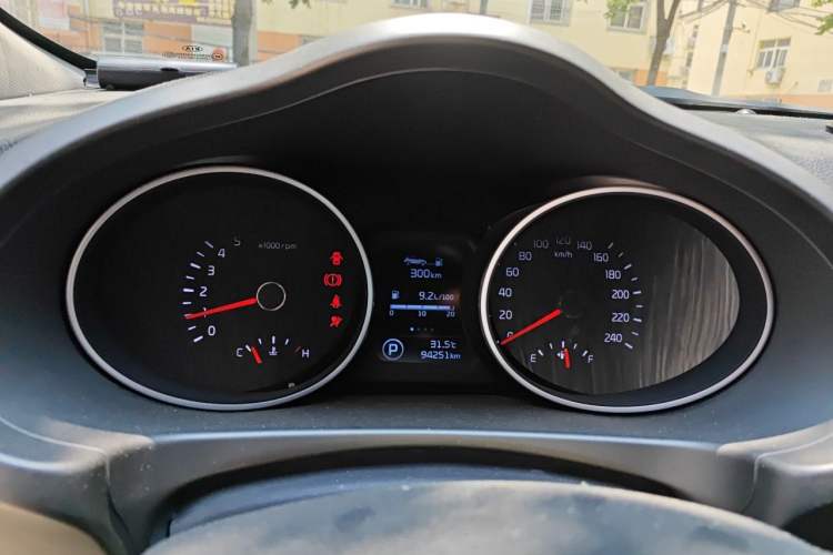 Used Kia Sportage R 2015 2.0L Automatic Two-Wheel Drive DLX Model Instrument Cluster