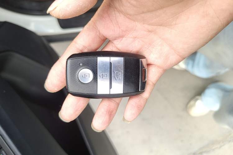 Used Kia Sportage R 2015 2.0L Automatic Two-Wheel Drive DLX Model Interior 1