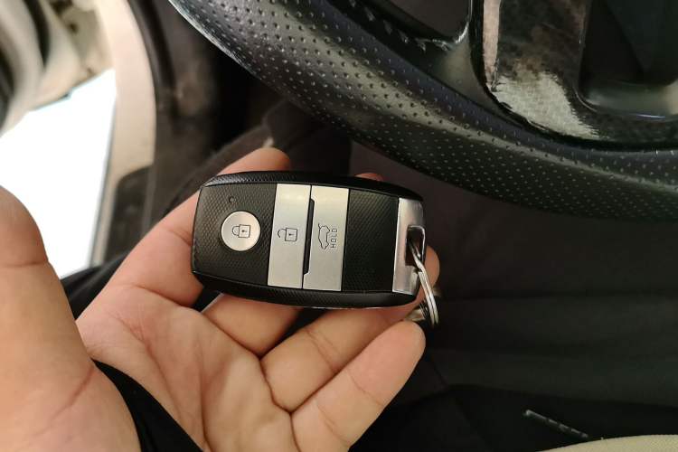 Used Kia Sportage R 2015 2.0L Automatic Two-Wheel Drive DLX Model Interior 1