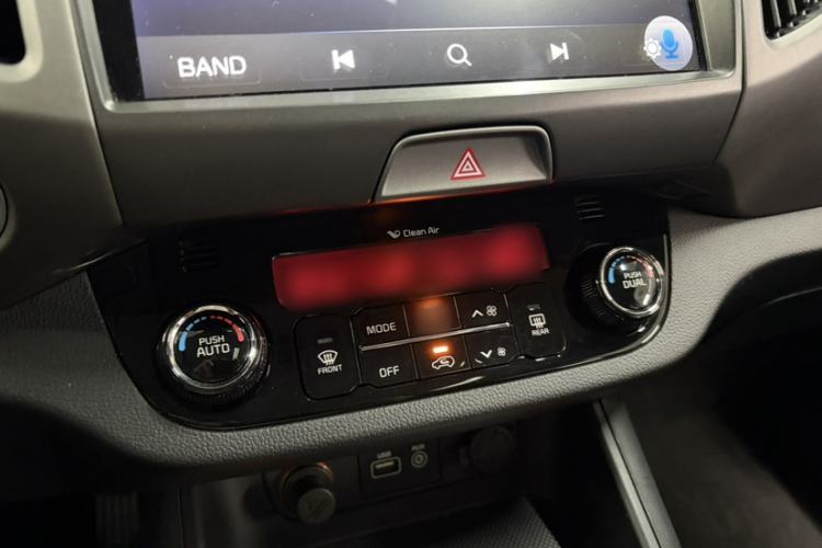Used Kia Sportage R 2015 2.0L Automatic Two-Wheel Drive DLX Model Interior 1