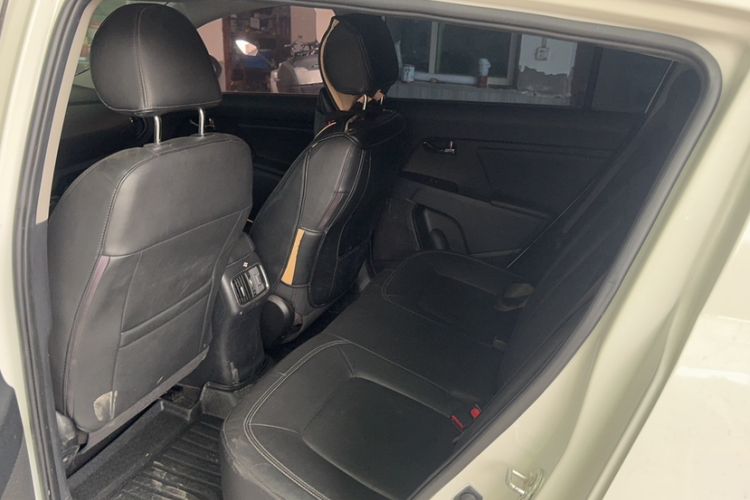 Used Kia Sportage R 2015 2.0L Automatic Two-Wheel Drive DLX Model Interior 2