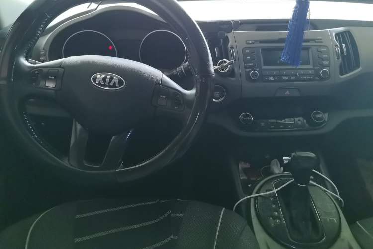 Used Kia Sportage R 2015 2.0L Automatic Two-Wheel Drive DLX Model Interior 2