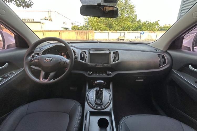 Used Kia Sportage R 2015 2.0L Automatic Two-Wheel Drive GL Interior 2