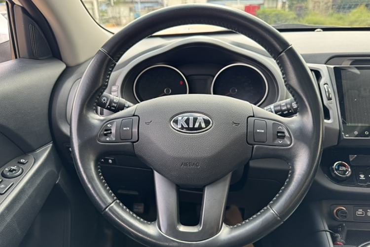 Used Kia Sportage R 2015 2.0L Automatic Two-Wheel Drive DLX Model Interior 2