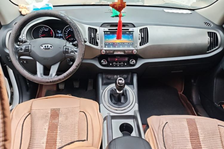 Used Kia Sportage R 2015 2.0L Manual Two-Wheel Drive GLS Trim Interior 2