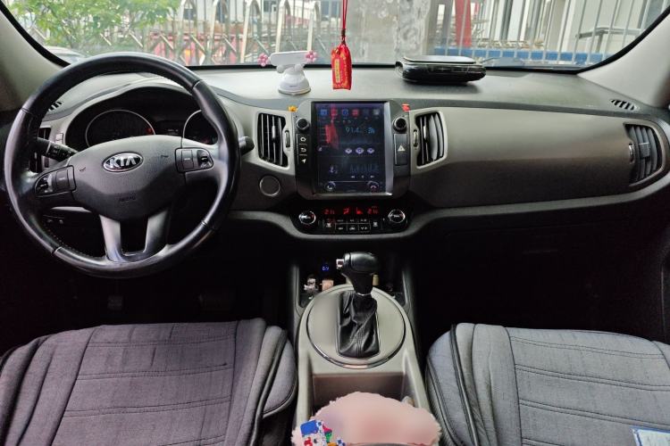Used Kia Sportage R 2015 2.0L Automatic Two-Wheel Drive DLX Model Interior 2