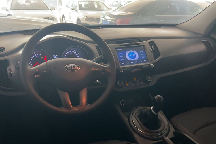 Used Kia Sportage R 2015 2.0L Manual Two-Wheel Drive GL Model Interior 2