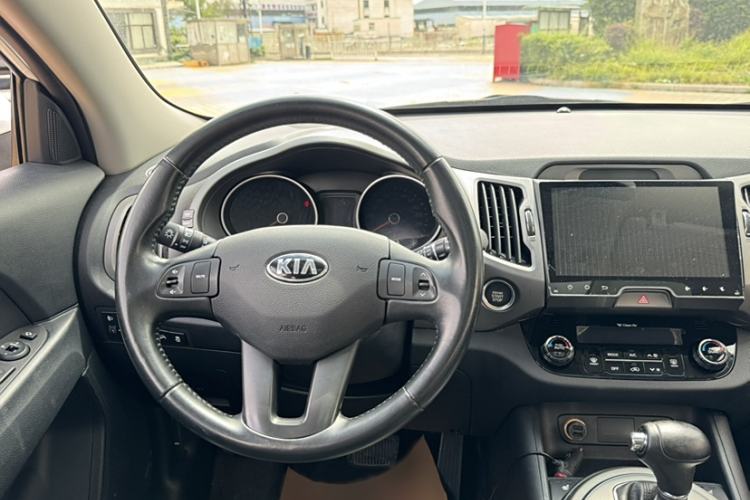 Used Kia Sportage R 2015 2.0L Automatic Two-Wheel Drive DLX Model Interior 3