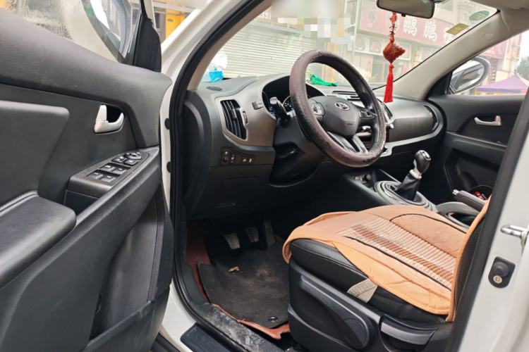Used Kia Sportage R 2015 2.0L Manual Two-Wheel Drive GLS Trim Interior 3
