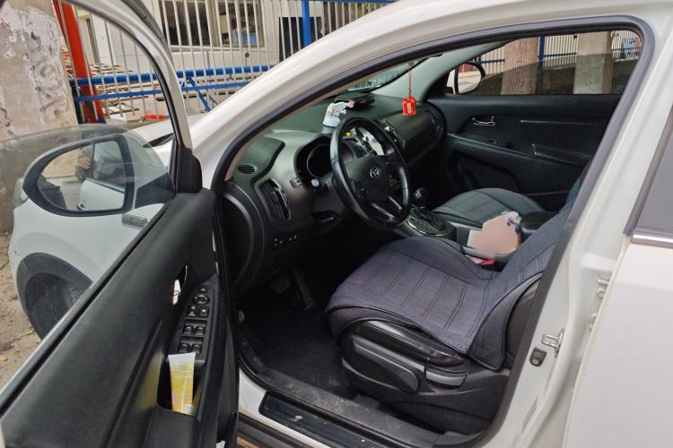 Used Kia Sportage R 2015 2.0L Automatic Two-Wheel Drive DLX Model Interior 3