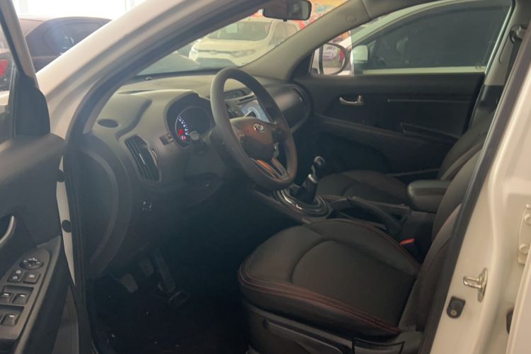 Used Kia Sportage R 2015 2.0L Manual Two-Wheel Drive GL Model Interior 3