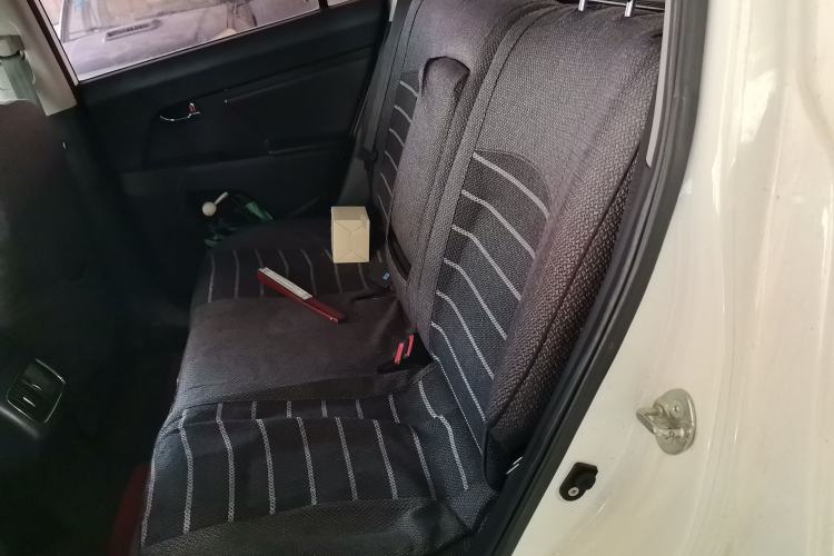 Used Kia Sportage R 2015 2.0L Automatic Two-Wheel Drive DLX Model Interior 4