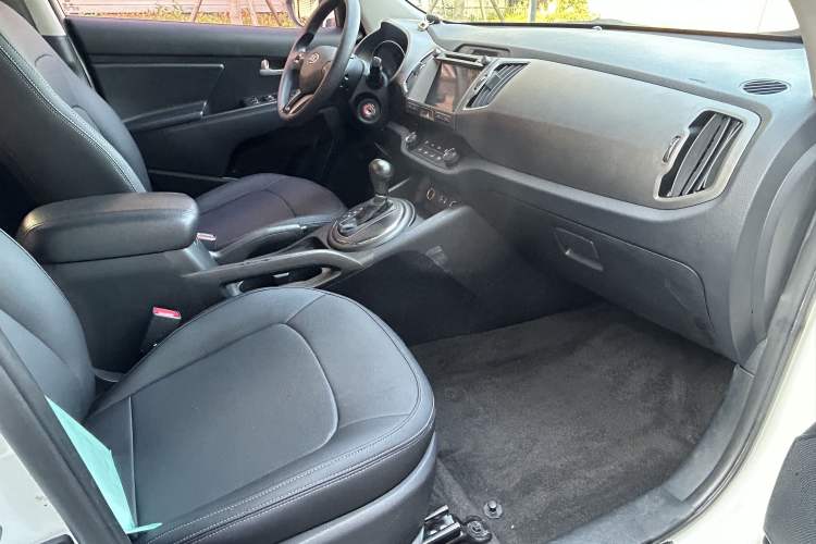 Used Kia Sportage R 2015 2.0L Automatic Two-Wheel Drive GL Interior 4