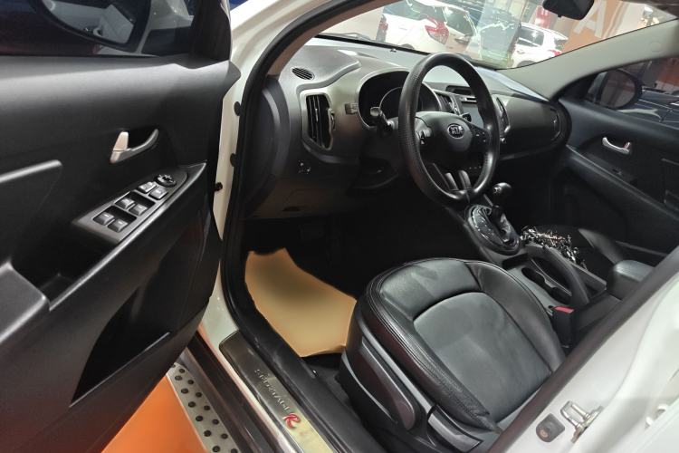 Used Kia Sportage R 2015 2.0L Automatic Two-Wheel Drive GL Interior 4