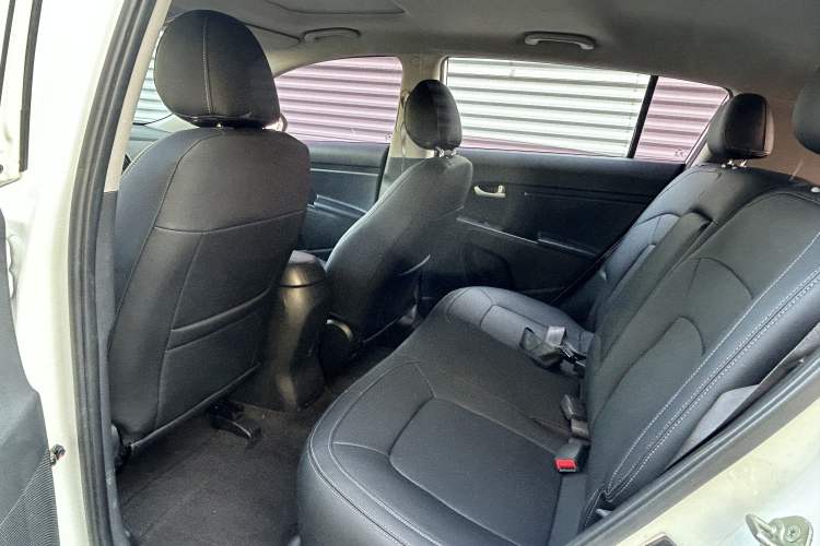 Used Kia Sportage R 2015 2.0L Automatic Two-Wheel Drive GL Interior 5