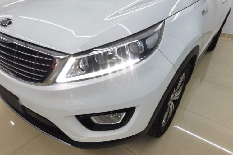Used Kia Sportage R 2015 2.0L Automatic Two-Wheel Drive DLX Model Left Front Headlight