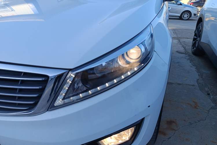 Used Kia Sportage R 2015 2.0L Automatic Two-Wheel Drive DLX Model Left Front Headlight