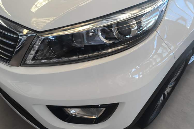 Used Kia Sportage R 2015 2.0L Automatic Two-Wheel Drive DLX Model Left Front Headlight