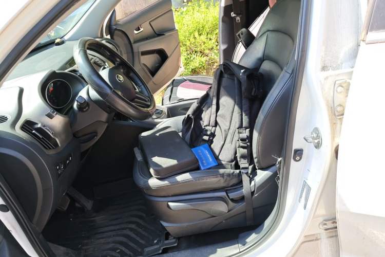 Used Kia Sportage R 2015 2.0L Automatic Two-Wheel Drive DLX Model Left Front Seat
