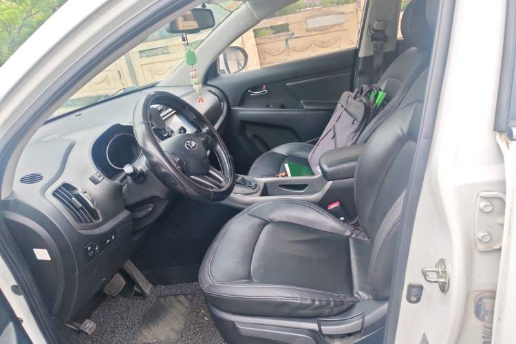 Used Kia Sportage R 2015 2.0L Automatic Two-Wheel Drive DLX Model Left Front Seat