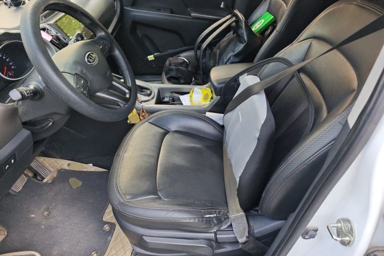 Used Kia Sportage R 2015 2.0L Automatic Two-Wheel Drive DLX Model Left Front Seat