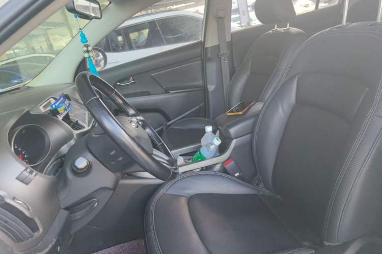 Used Kia Sportage R 2015 2.0L Automatic Two-Wheel Drive DLX Model Left Front Seat