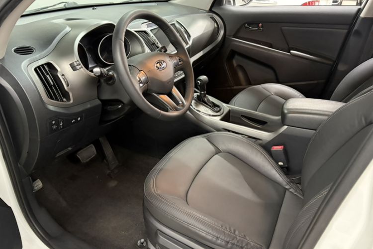 Used Kia Sportage R 2015 2.0L Automatic Two-Wheel Drive DLX Model Left Front Seat