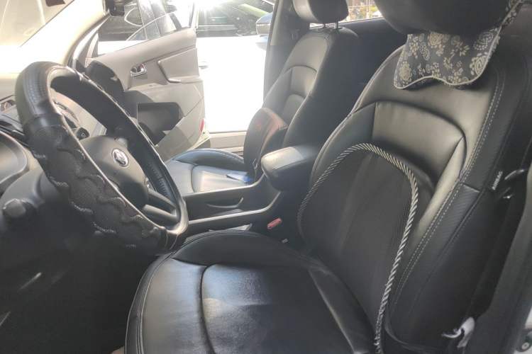 Used Kia Sportage R 2015 2.0L Automatic Two-Wheel Drive DLX Model Left Front Seat