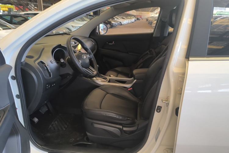 Used Kia Sportage R 2015 2.0L Automatic Two-Wheel Drive DLX Model Left Front Seat