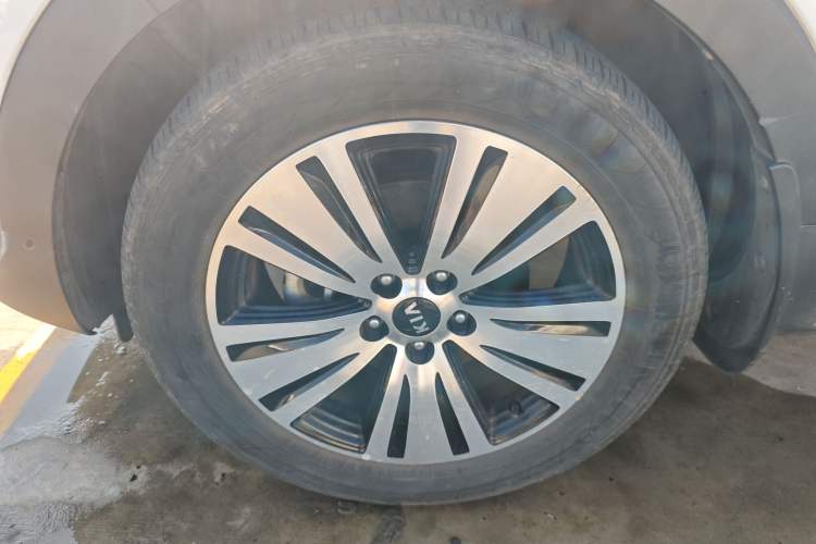 Used Kia Sportage R 2015 2.0L Automatic Two-Wheel Drive GLS Left Front Wheel Hub