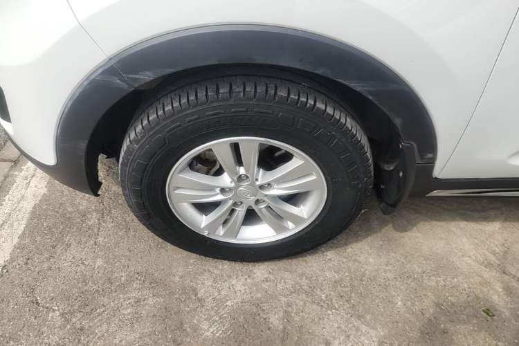 Used Kia Sportage R 2015 2.0L Automatic Two-Wheel Drive GL Left Front Wheel Hub