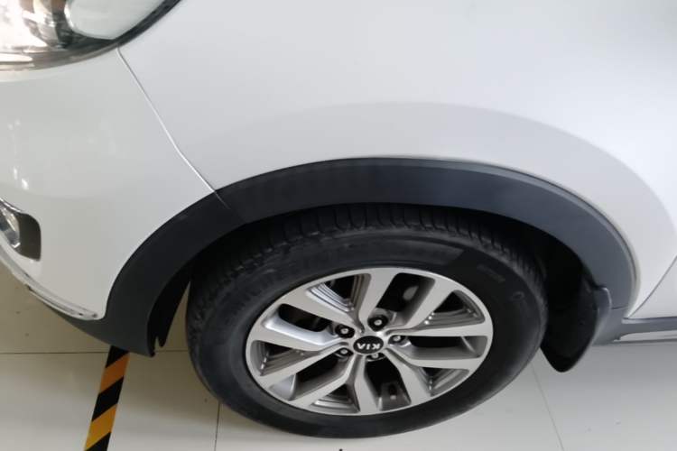 Used Kia Sportage R 2015 2.0L Automatic Two-Wheel Drive GLS Left Front Wheel Hub