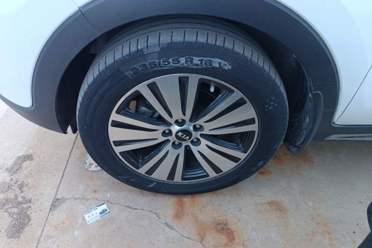 Used Kia Sportage R 2015 2.0L Automatic Two-Wheel Drive DLX Model Left Front Wheel Hub