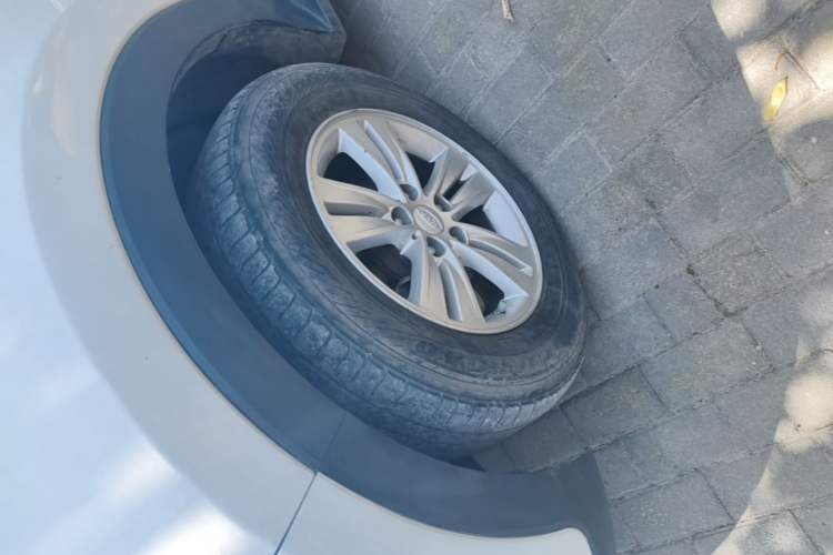Used Kia Sportage R 2015 2.0L Automatic Two-Wheel Drive GL Left Front Wheel Hub