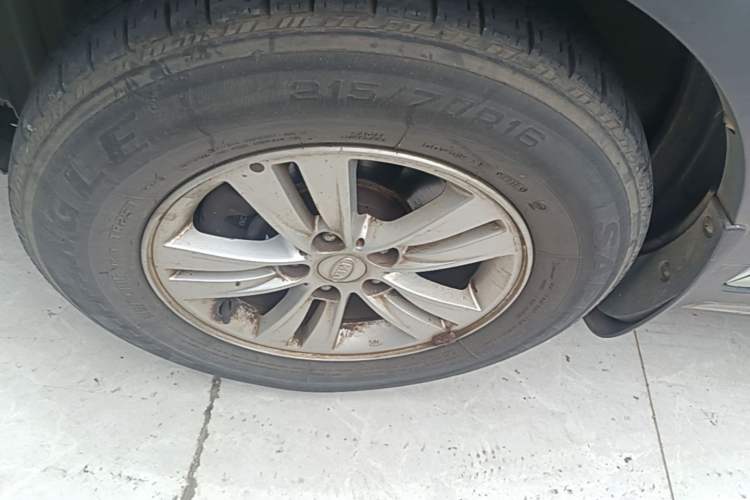 Used Kia Sportage R 2015 2.0L Automatic Two-Wheel Drive GL Left Front Wheel Hub