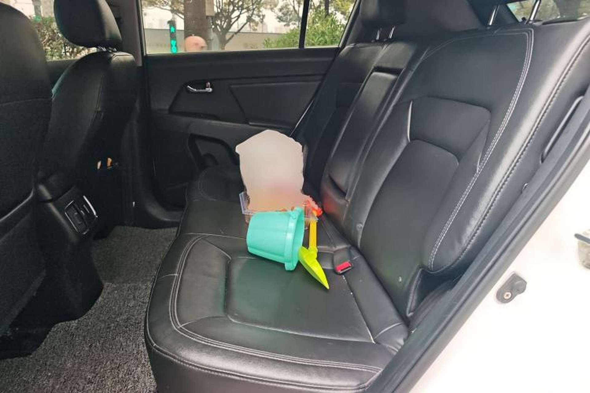 Used Kia Sportage R 2015 2.0L Automatic Two-Wheel Drive DLX Model Left Rear Seat