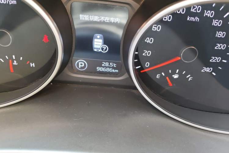 Used Kia Sportage R 2015 2.0L Automatic Two-Wheel Drive DLX Model Odometer Close Up